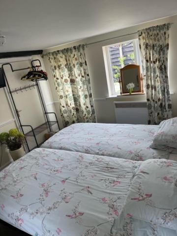 The Red Lion Great Offley Hotel Eksteriør billede